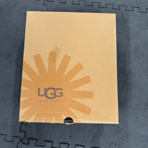 Brand New, Never Worn - UGG Women's Classic Short BLVD - Picture 5 of 7